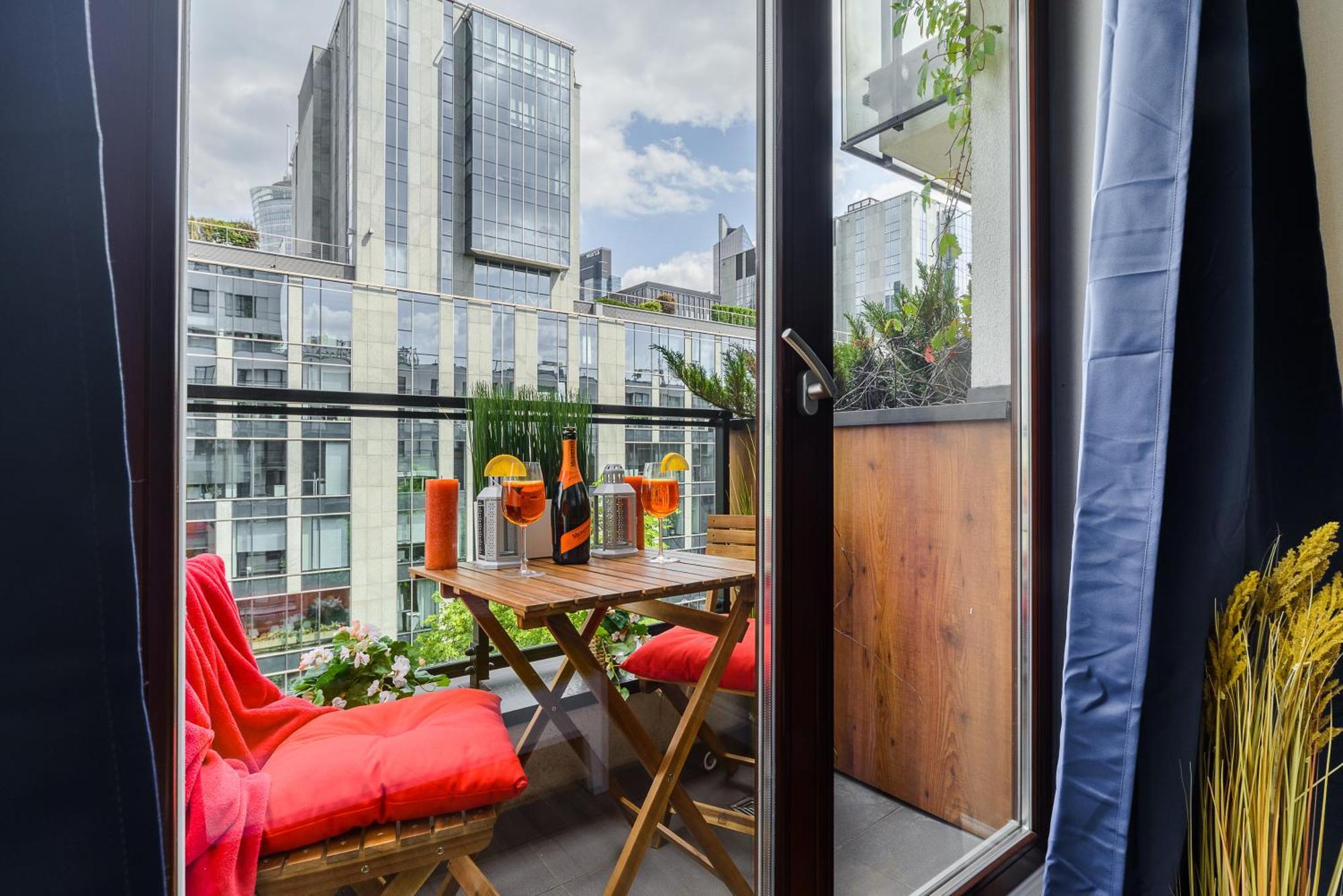 Lumina 3-room With Parking, Balcony Apartment